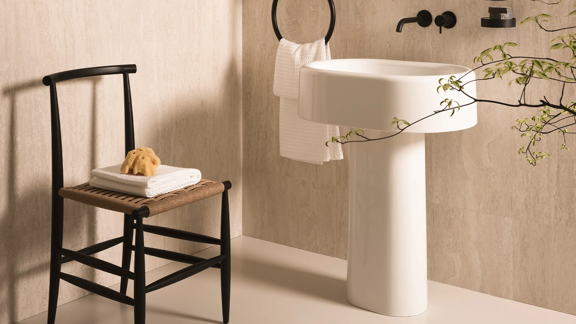Itaca pedestal washbasin